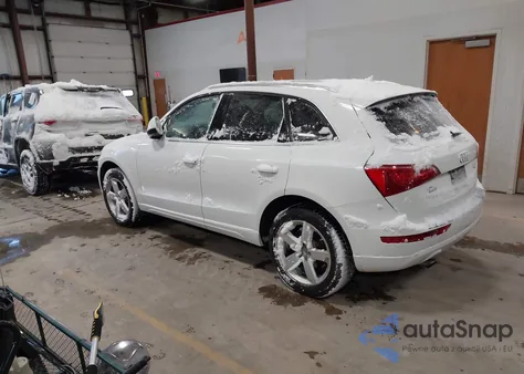 2011 Audi Q5 2.0T Premium z USA, uszkodzony, nr VIN WA1LFAFP2BA065137